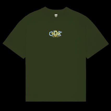 <div style="max-width: 800px; margin: 0 auto; padding: 60px 20px;">
<h2 style="font-size: 42px; font-weight: bold; margin-bottom: 20px; color: #1a1a1a;">
CAMISETA <span style="color: #ff8c00;">CDECKS</span>
</h2>
<p style="font-size: 18px; line-height: 1.8; margin-bottom: 20px; color: #333;">
Feita pra quem carrega atitude em cada movimento. A camiseta CDECKS traduz o lifestyle das ruas com caimento leve, toque macio e visual autêntico. Seja no rolê, na sessão ou no dia a dia, ela acompanha o ritmo sem perder o estilo.
</p>
<p style="font-size: 18px; line-height: 1.8; margin-bottom: 30px; color: #333;">
Detalhes pensados pra durar e um design que fala por si. Cada peça carrega a essência de quem vive o street de verdade — sem precisar provar nada pra ninguém.
</p>
<div style="background: #f5f5f5; border-left: 4px solid #ff8c00; padding: 20px; margin: 30px 0; border-radius: 8px;">
<h3 style="font-size: 24px; margin-bottom: 15px; color: #ff8c00;">Especificações</h3>
<ul style="list-style: none; padding: 0;">
<li style="padding: 8px 0; color: #333;">▸ Modelagem confortável com ótimo caimento</li>
<li style="padding: 8px 0; color: #333;">▸ Ideal para o dia a dia ou sessão de skate</li>
<li style="padding: 8px 0; color: #333;">▸ Visual clean que combina com qualquer fita</li>
</ul>
</div>
<p style="text-align: center; font-size: 20px; font-weight: bold; margin-top: 40px; color: #1a1a1a;">
Não é só uma camiseta. É sua identidade nas ruas. É <span style="color: #ff8c00;">CDECKS</span>.
</p>
</div>